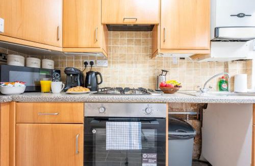 Newport Apartment | Dos Road - Street Parking - WIFI