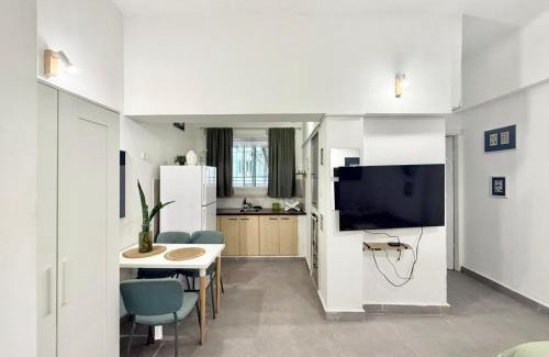 Old North Apartment | Dotan's Place By The Beach!