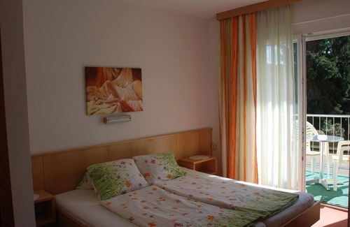 Klopein Bed & Breakfast | Double room, balcony, lake view/lake side - Pension Agnes