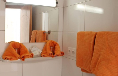 Klopein Bed & Breakfast | Double room, balcony, lake view/lake side - Pension Agnes