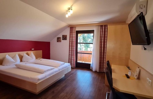 Unterburg am Klopeiner See Bed & Breakfast | Double room, shower, WC, balcony, deluxe - Pension Tulpe