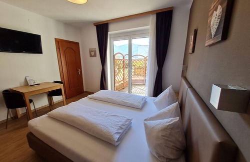Unterburg am Klopeiner See Bed & Breakfast | Double room, shower, WC, balcony, deluxe - Pension Tulpe