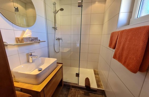 Unterburg am Klopeiner See Bed & Breakfast | Double room, shower, WC, balcony, deluxe - Pension Tulpe
