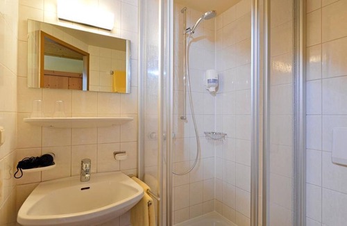 Scheffau am Wilden Kaiser Bed & Breakfast | Double room 8, shower, WC, from 4 nights half board - Berggasthof Bärnstatt