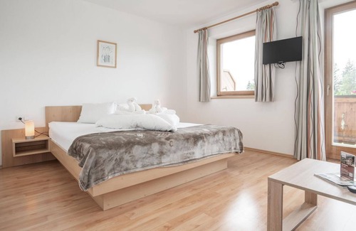 Scheffau am Wilden Kaiser Bed & Breakfast | Double room 8, shower, WC, from 4 nights half board - Berggasthof Bärnstatt