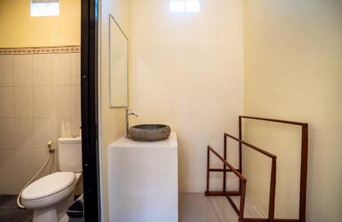 Batu Bolong House | Double A Guesthouse
