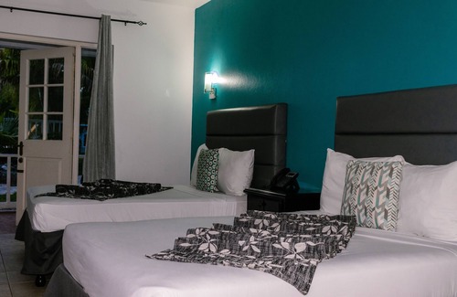 Port Royal Bed & Breakfast | Double Bed Garden and Pool View
