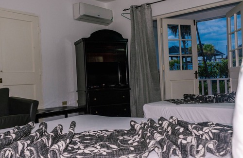 Port Royal Bed & Breakfast | Double Bed Garden and Pool View