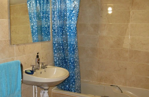 Glastonbury House | Double Bed Room for 1 or 2 People in Central Glastonbury