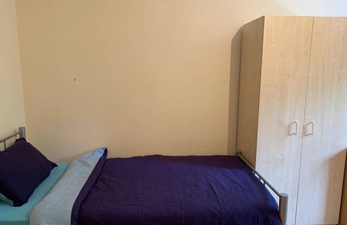 St. Dunstan's Cabin | Double Bedroom in House Share to let at Stepney Green