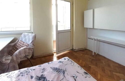 Kozyatagi House | Double Bedroom with special Balcony at Shared Apartment