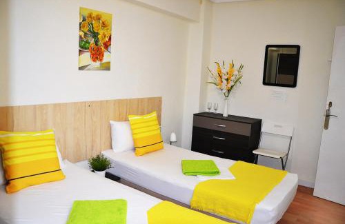 En Corts House | Double cozy room. Ruzafa - perfect place to stay