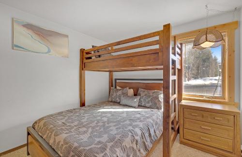 Four O'Clock Apartment | Double Eagle A12 by Ski Country Resorts