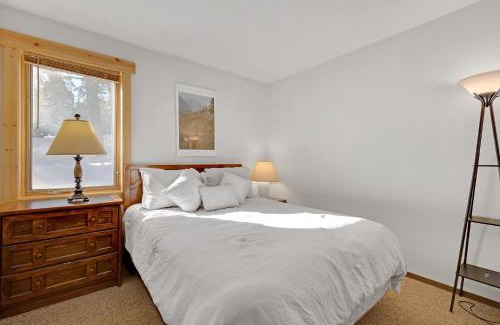 Four O'Clock Apartment | Double Eagle A12 by Ski Country Resorts