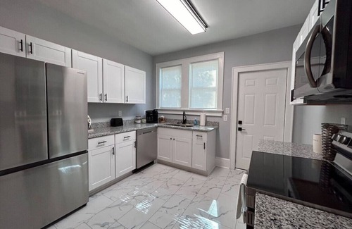 Columbia House | Double King 2bed/2 bath in Downtown Columbia!