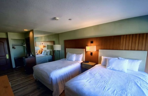 Mount Charleston Hotel | Double Queen Room at The Retreat on Charleston Peak – All-Season Mountain Escape