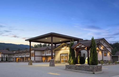 Revelstoke Hotel | Double Queen Suite Northwinds