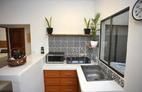 Granada House | Double Queen Suite near La Calzada/lake +30MB wifi