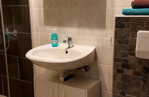 Clausthal-Zellerfeld Cottage | Double room (room 5) - Pension Holl and Boll at the Hexenstieg