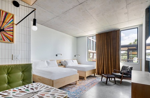 East Cesar Chavez Hotel | Double Room at Arrive Austin, City View, Dog-Friendly, Minutes to Zargosa Park!