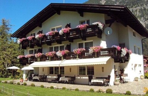 Pertisau Apartment | Double room bath/WC - Pension Bergheim