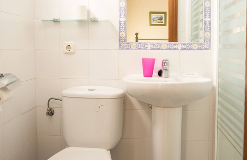 Marbella City Centre Hotel | Double room-Ensuite with Shower-Courtyard view-CM