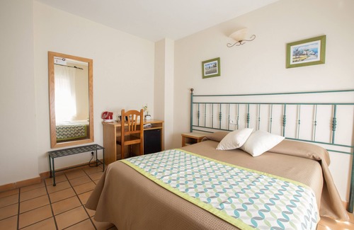 Marbella City Centre Hotel | Double room-Ensuite with Shower-Courtyard view-CM