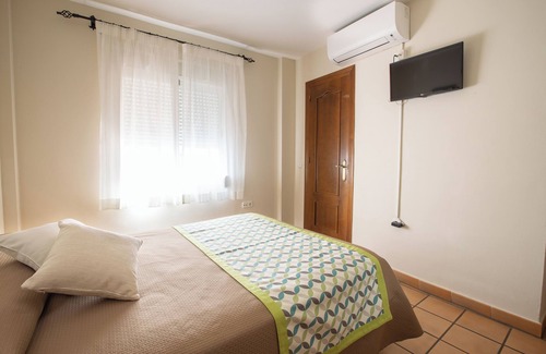 Marbella City Centre Hotel | Double room-Ensuite with Shower-Courtyard view-CM