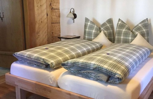 Oberammergau Bed & Breakfast | Double room (No. 1, 4-6 nights) - Pension Zum Kirchenbauer