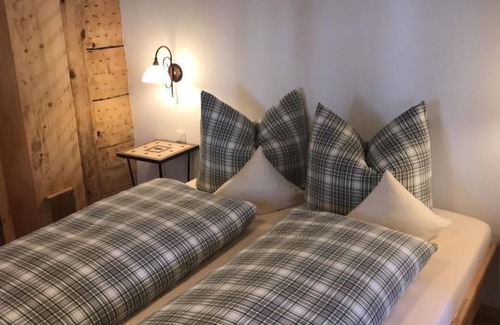 Oberammergau Bed & Breakfast | Double room (No. 1, 4-6 nights) - Pension Zum Kirchenbauer