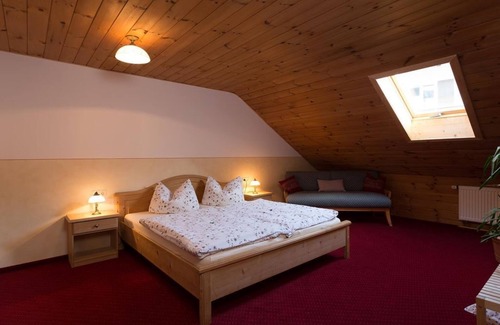 Oberammergau Bed & Breakfast | Double room (No. 4, 1-3 nights) - Pension Zum Kirchenbauer