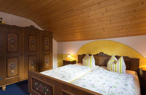 Oberammergau Bed & Breakfast | Double room (No. 7, from 7 nights) - Pension Zum Kirchenbauer
