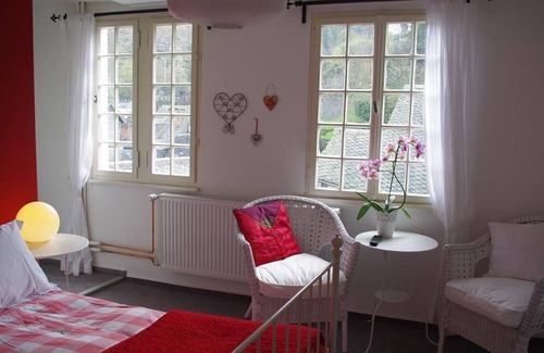 Monschau Cottage | Double room "Paris" with 1,40m wide bed - B & B The little Globetrotter