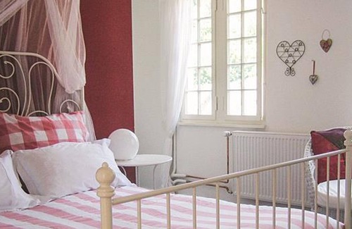 Monschau Cottage | Double room "Paris" with 1,40m wide bed - B & B The little Globetrotter
