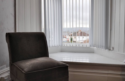 Gorseinon Apartment | Double Room, Parking