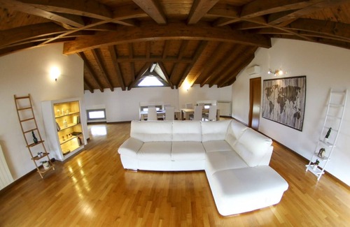 Citta Bassa House | DOUBLE ROOM SHARED BATHROOM IN DONIZETTI ATTIC