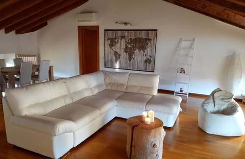 Citta Bassa House | DOUBLE ROOM SHARED BATHROOM IN DONIZETTI ATTIC