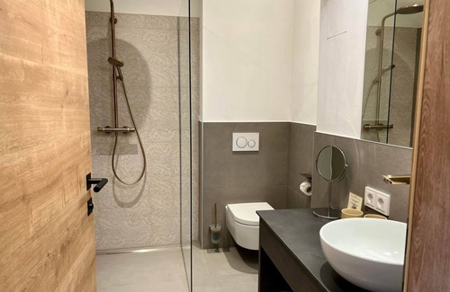 Muehlbach Am Hochkoenig House | Double room, shower, WC (room 7) - Gasthof Scherer