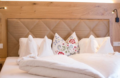 Zell am See Hotel | Double room, shower or bath, WC, Economy - Zum Hirschen, Hotel