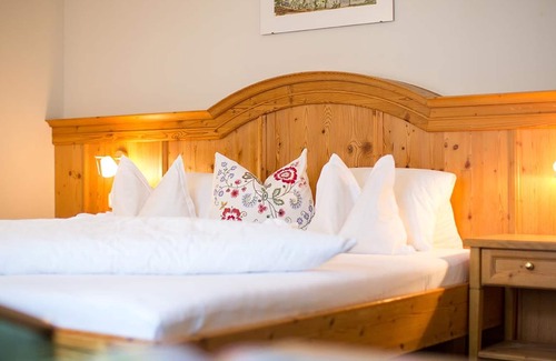 Zell am See Hotel | Double room, shower or bath, WC, Economy - Zum Hirschen, Hotel