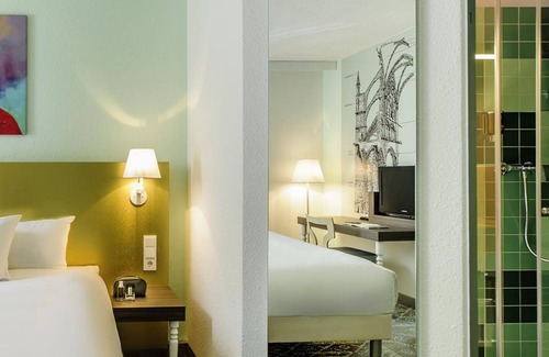 Speyer House | Double room shower/toilet - Hotel ibis Styles Speyer