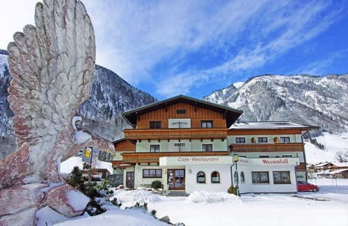 Fusch an der Grossglocknerstrasse House | Double room Standard - Waterfall, Hotel