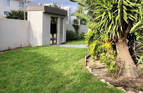 West Beach Cabin | Double Room! Welcome to our charming guesthouse in Cap Town!