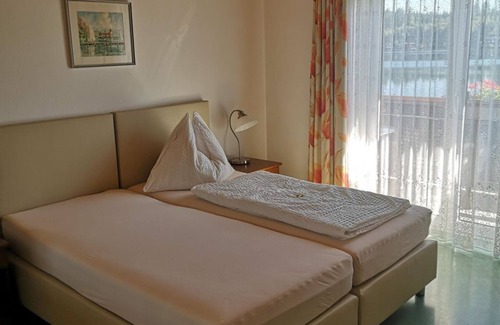 Sankt Magdalen Bed & Breakfast | Double room with balcony, lake view/side lake view - Seepension Smoley *
