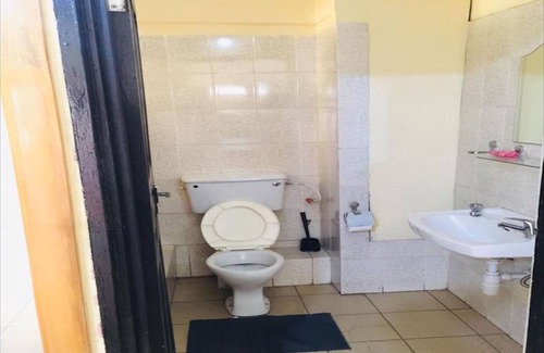 Accra Bed & Breakfast | Double Room With Balcony in the heart of city