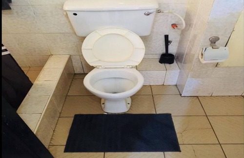 Accra Bed & Breakfast | Double Room With Balcony in the heart of city