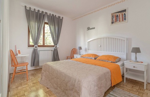 Koper House | Double Room with external private bathroom and shared kitchen