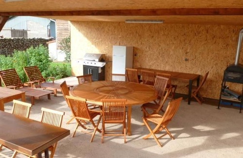 Villafans Bed & Breakfast | Double room with lounge and garden in Villafans, Wifi, Guest table