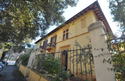 Siena Historical Center Villa | Double room with private parking within walking distance of downtown!
