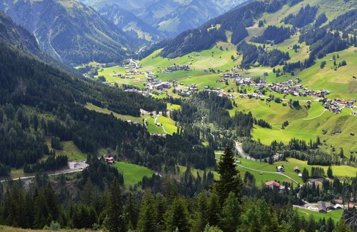 Mittelberg Apartment | Double room with shower / WC "5" - Gästehaus Sonnenhof - Family Birschel
